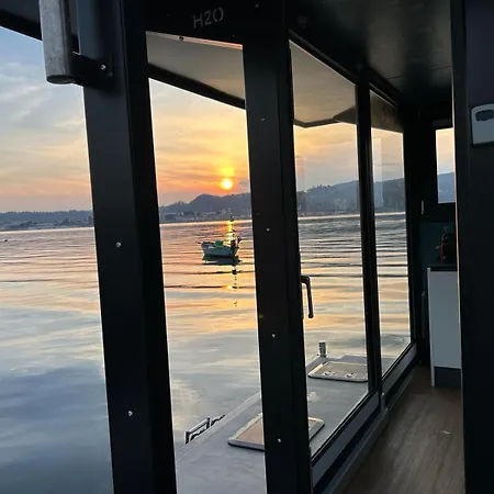 Sopra L'acqua - Houseboat
