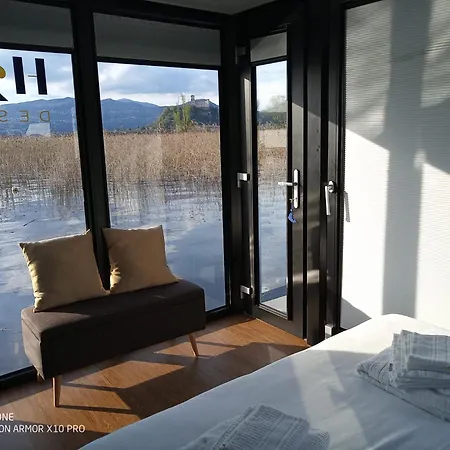 Sopra L'acqua - Houseboat 船屋 *